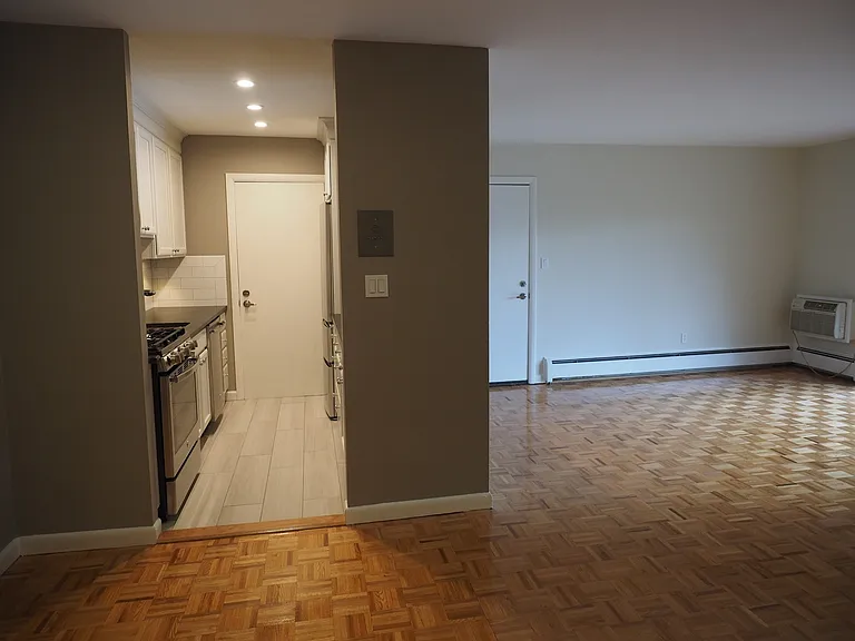 10 Longwood Dr #10 — Photo 6
