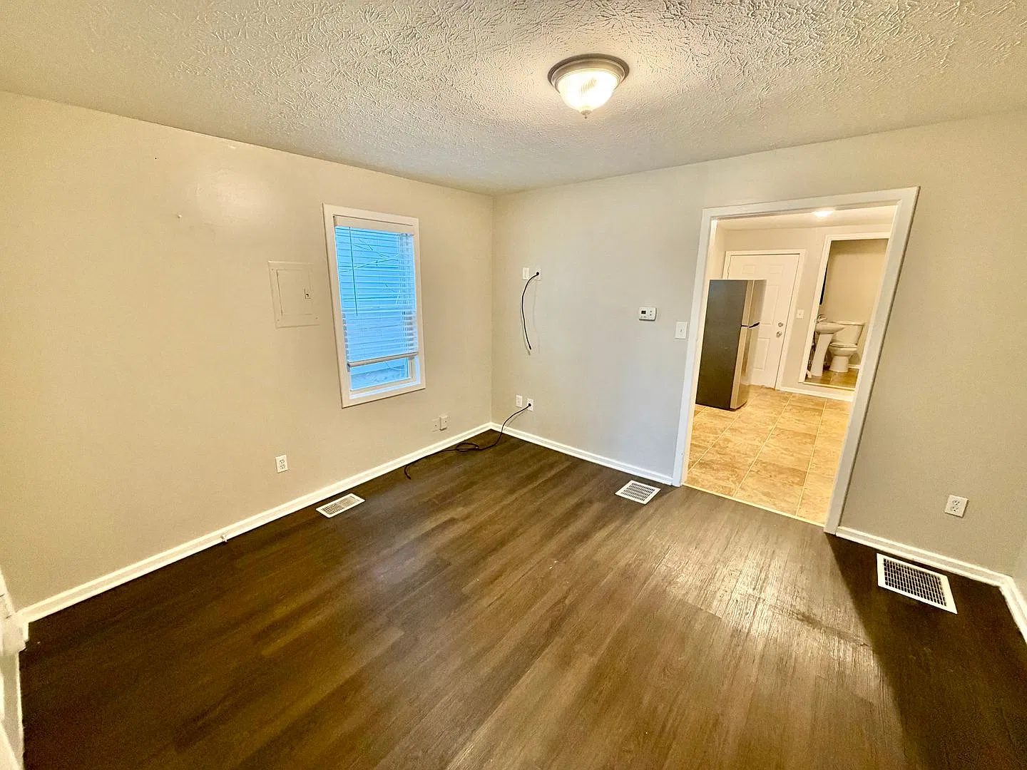 1349 S Preston St - 1 Bedroom Plus Bonus Room House in Shelby Park, Fenced Yard, Off-Street Parki... — Photo 3