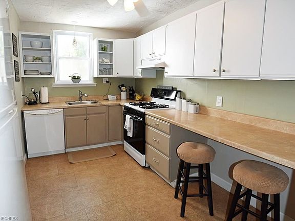 5th image of 24550 Glenbrook Blvd