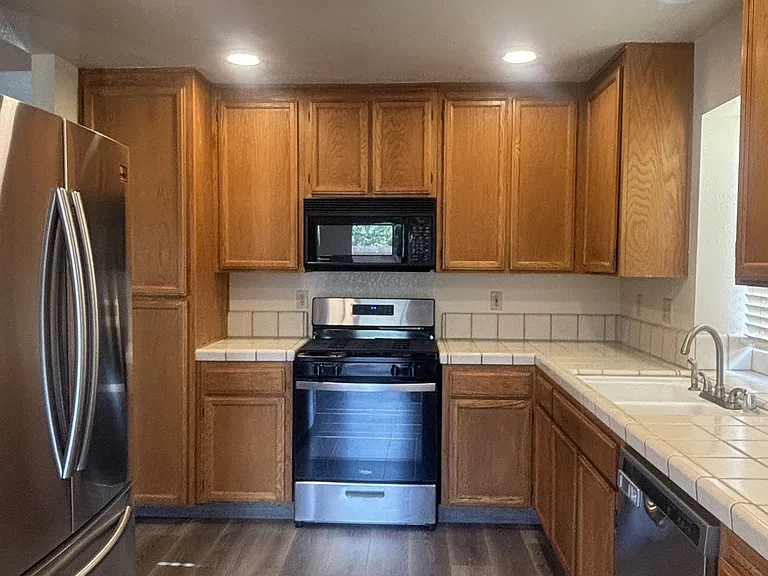 3431 Arizona Ave — Photo 4