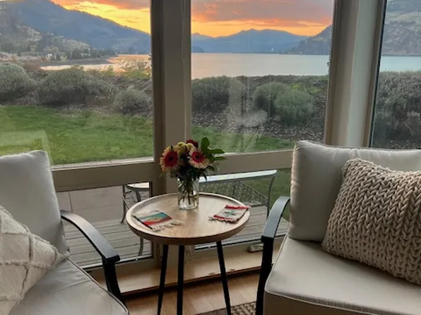 26 Mosier Creek Pl, Mosier, OR 97040