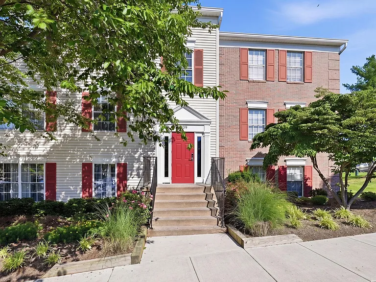 109 Fort Evans Rd SE #C — Photo 2