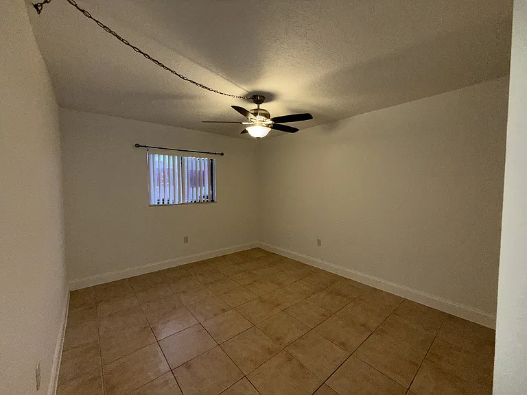 1554 University Ln #301 — Photo 9