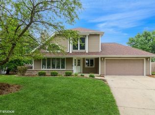 909 Shady Ct, Aurora, IL 60506