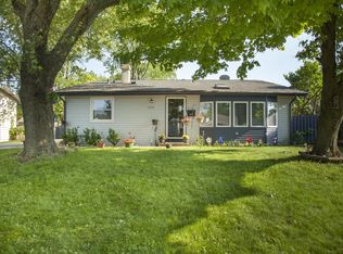 105 Madera Cir, Carpentersville, IL 60110