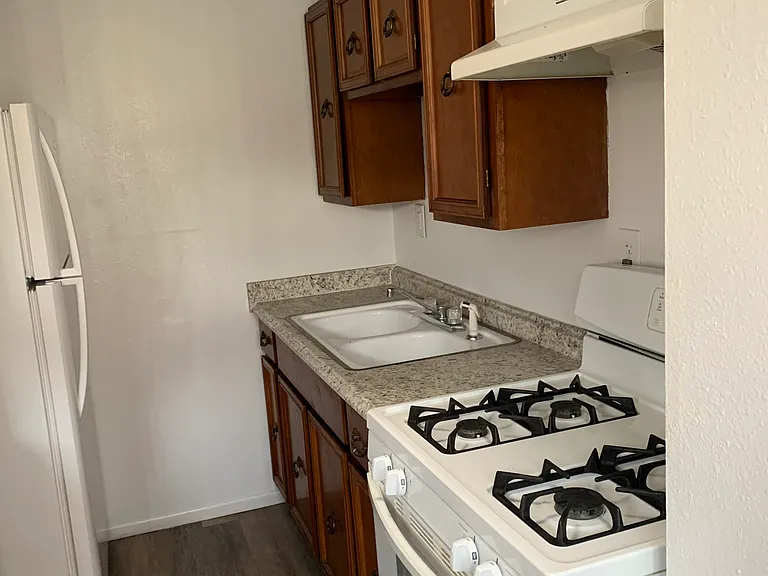 391 Garrett Ave — Photo 2