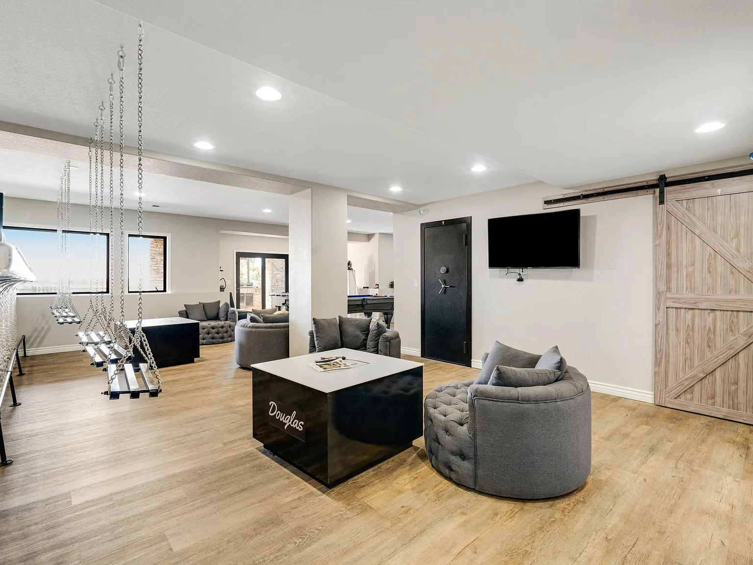 4 bed, 4.0 bath, 5167 sqft, $1,958 — Photo 2