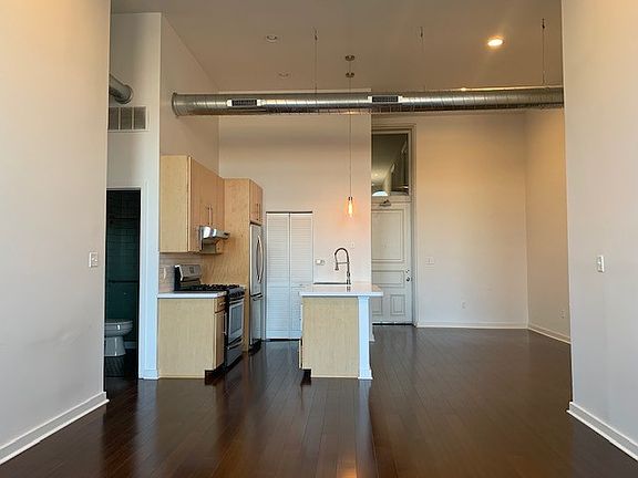 3rd image of 1839 Green St APT 306