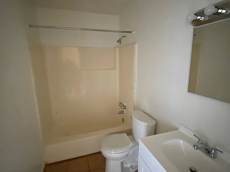 2305 Poplar St #A — Photo 13