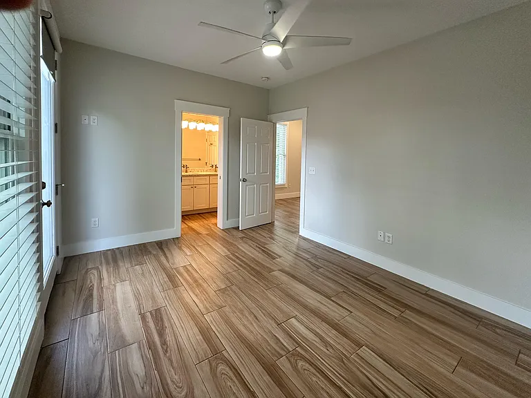 1415 Abercorn St — Photo 15