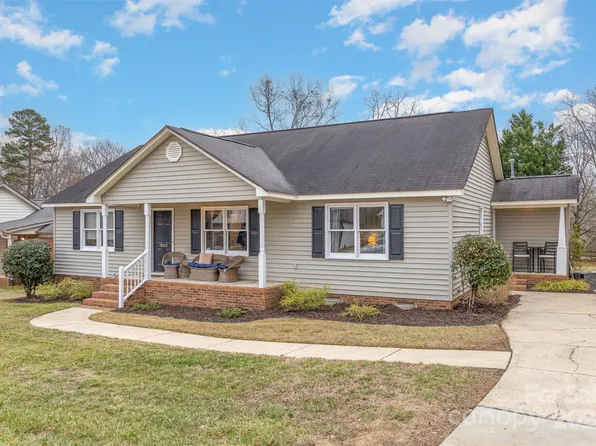 600 Gray Dr, Charlotte, NC 28213