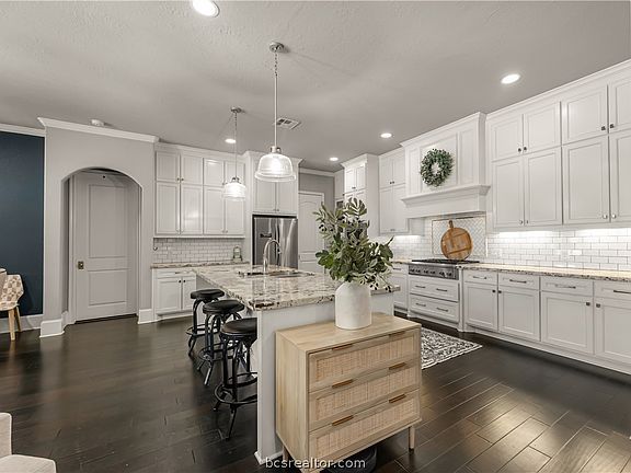 5th image of 4412 Odell Ln