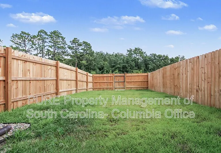 1052 Astoria Dr — Photo 12
