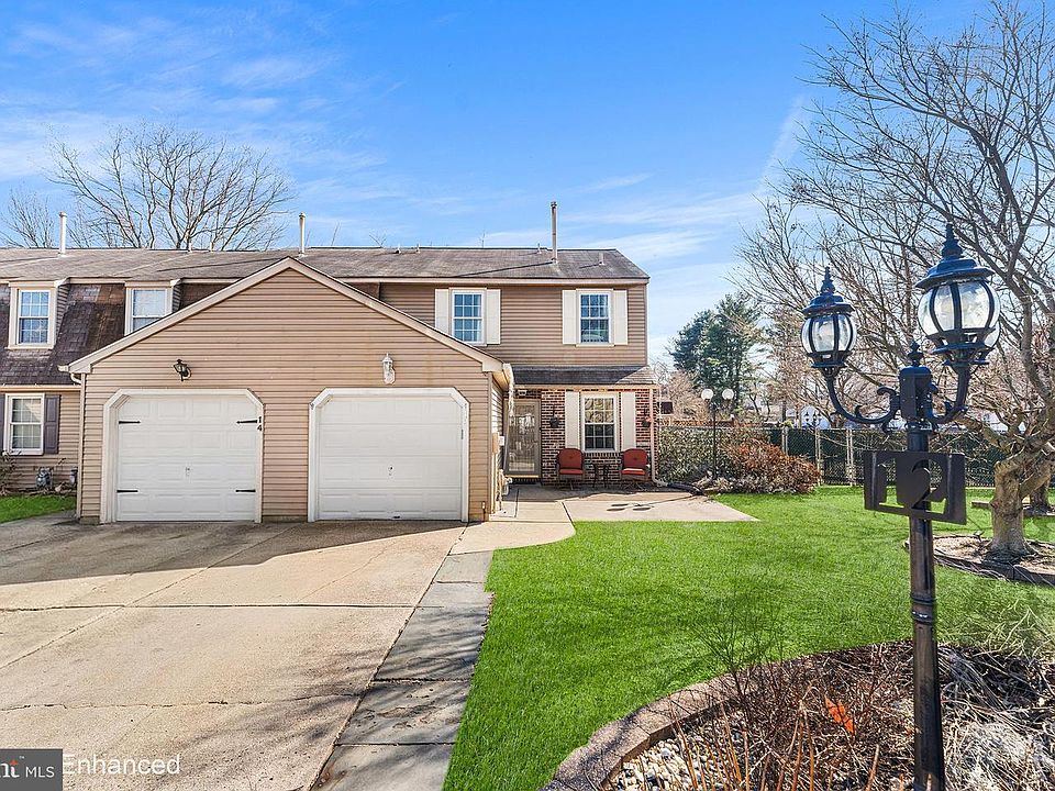 1st image of 12 River Bank Dr