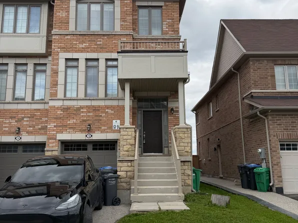 12 Agava St, Brampton, ON L7A 4S5