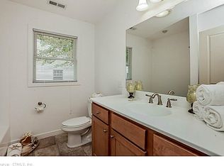 37 Maplewood Dr, Clinton, CT 06413