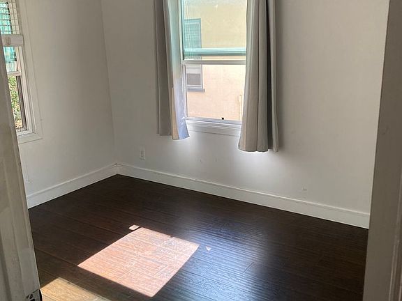 5th image of 960 E 2nd St #5212680