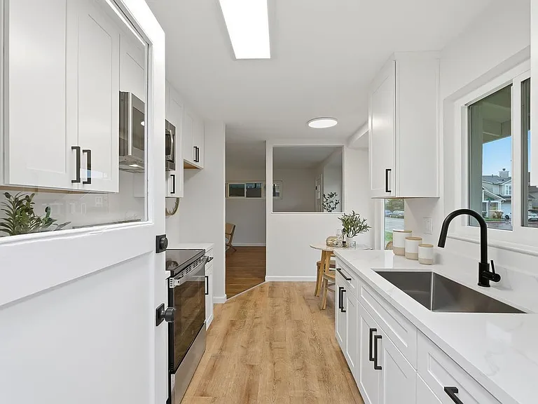 448 Waddington Ave — Photo 5