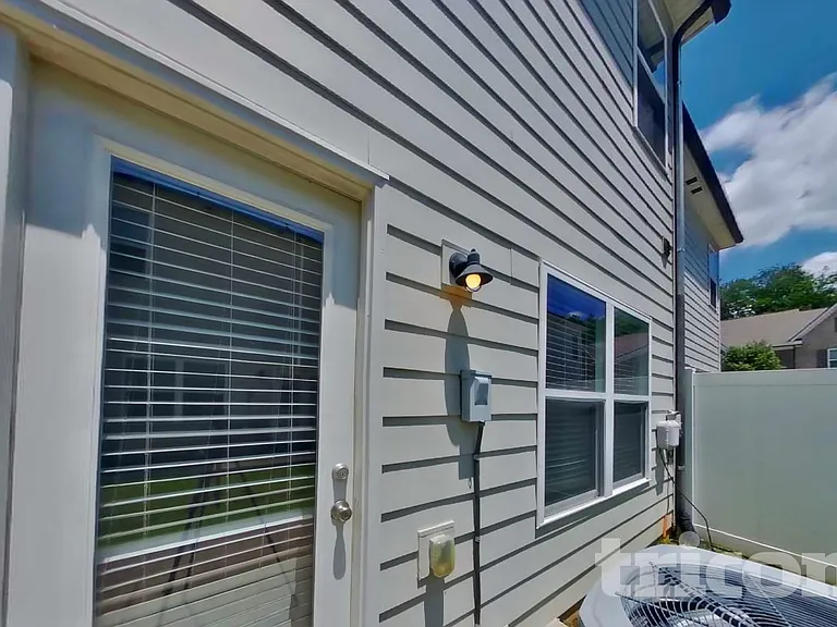 403 Riverwood Ct — Photo 15