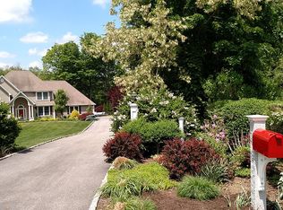 7 W Farms Ln, New Fairfield, CT 06812