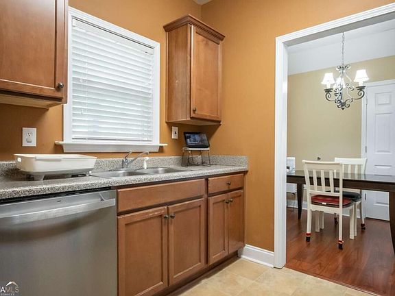 4th image of 1340 Brighton Ln