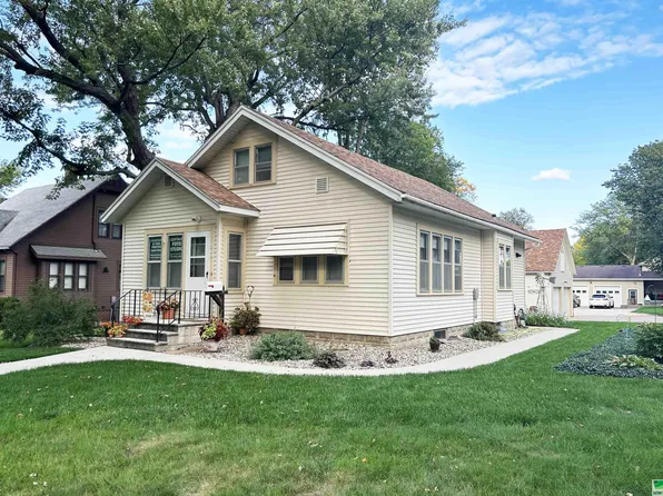 509 Central Ave SE, Orange City, IA 51041