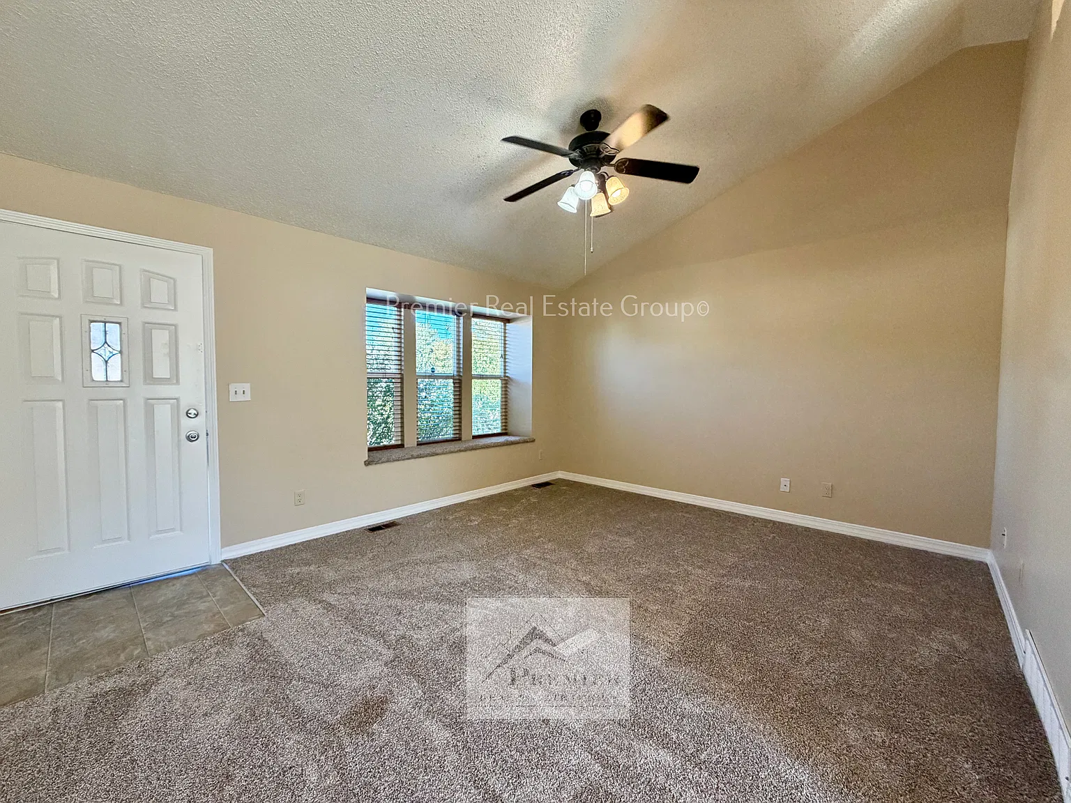 3 bed, 1.5 bath, 1210 sqft, $1,980 — Photo 2