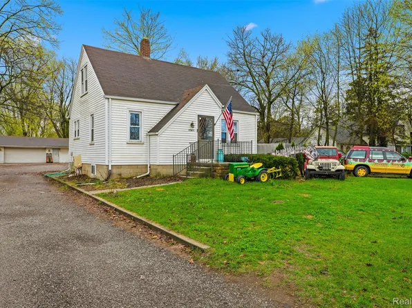 37493 Wabash St, Romulus, MI 48174