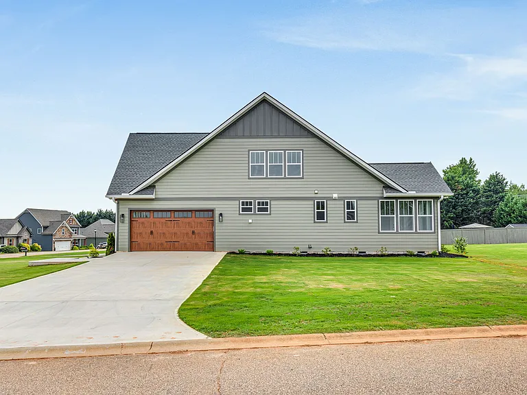 117 Carshalton Dr — Photo 46