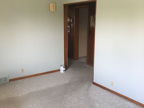 4th image of 96 Shannon Dr