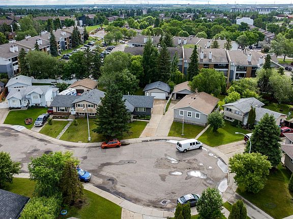 2nd image of 212 Homestead Cres NW