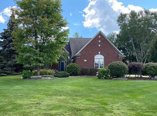 792 Woodside Ct, Orion, MI 48359