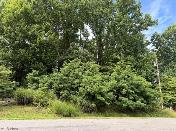 23 Latonka Trl, Malvern, OH 44644