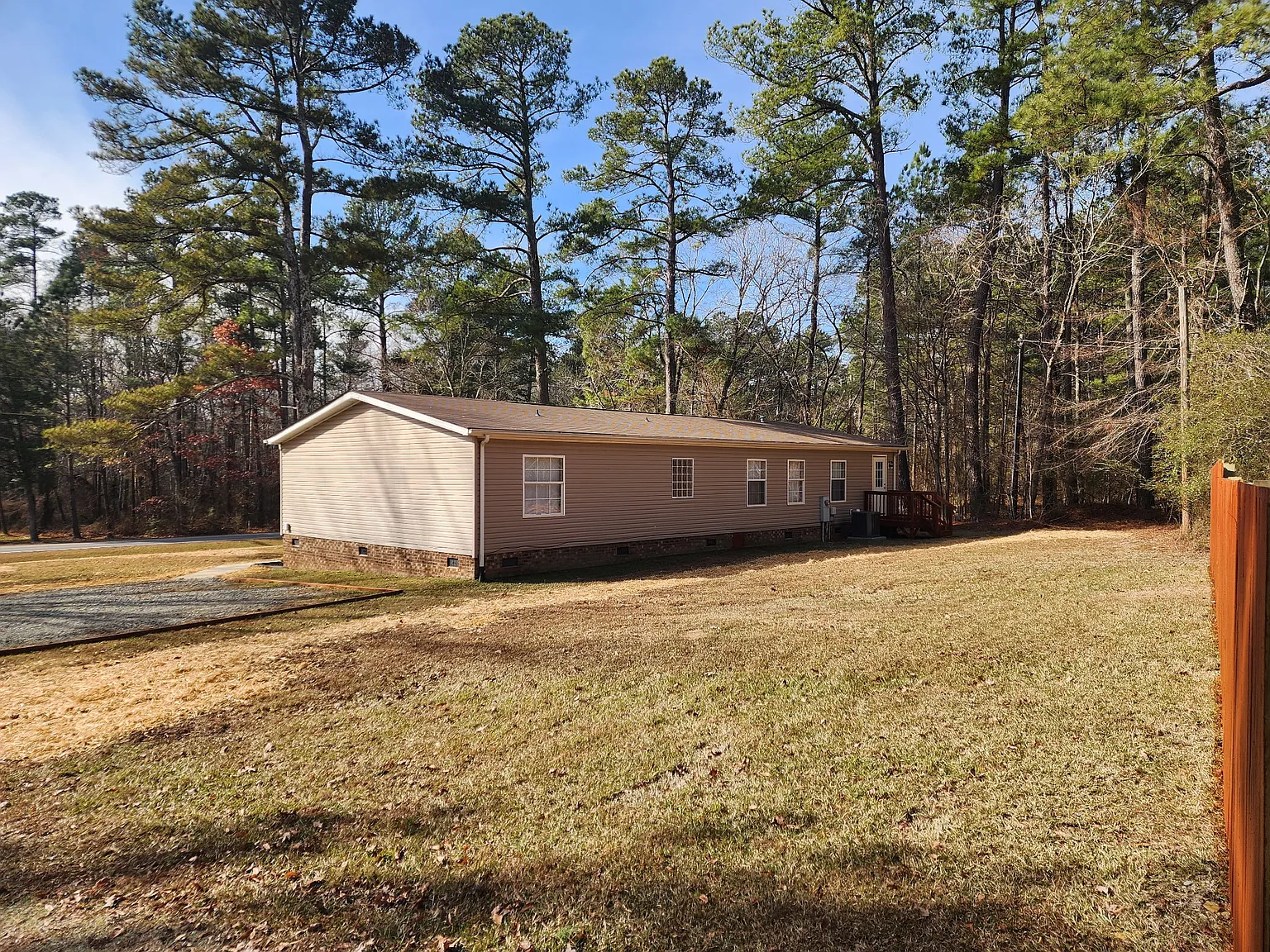 3 bed, 2160 sqft, $2,400 — Photo 3