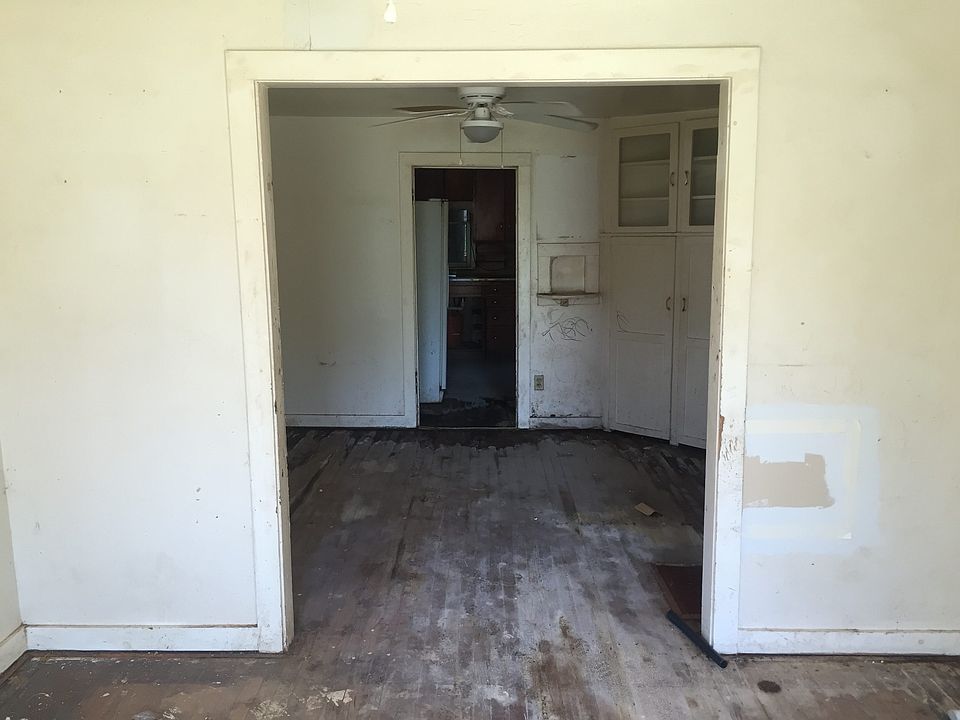 2nd image of 21 SW 27th St