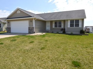 121 Pleasant Creek Dr, Palo, IA