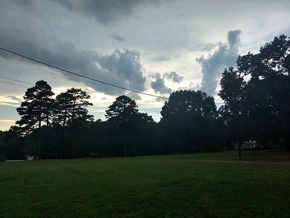 Front yard view & driveway to the right side of this picture.