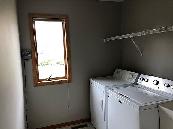 3rd image of 1960 Westridge Cir