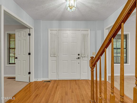 4th image of 15 Shadow Ridge Rd