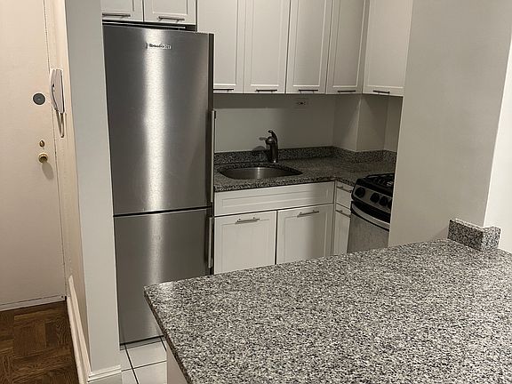 3rd image of 435 E 79th St APT 2O