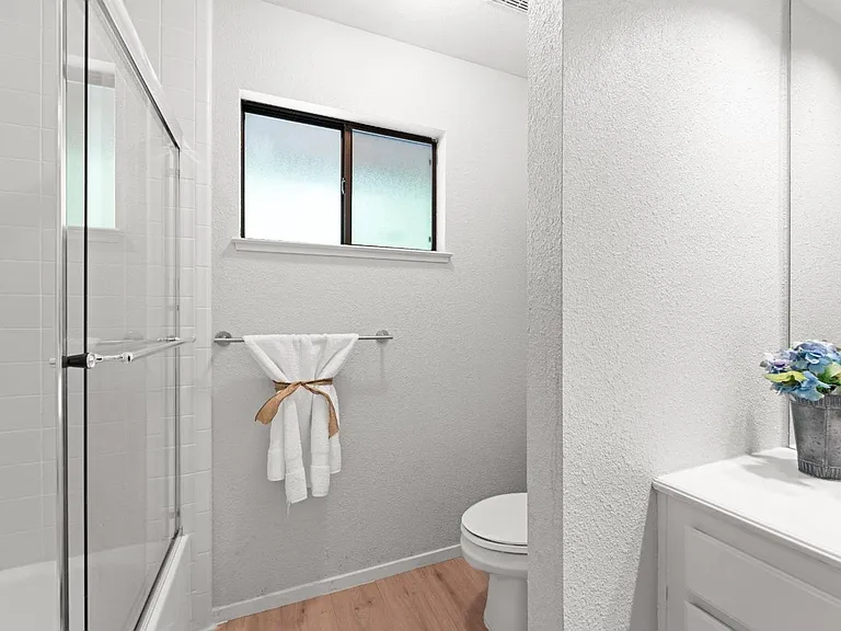 2042 University Park Dr — Photo 9