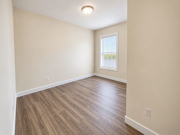 4th image of 178 University Ave #2