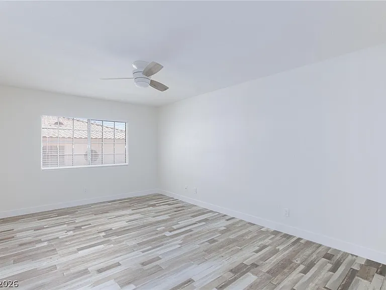 8048 W Rochelle Ave — Photo 21