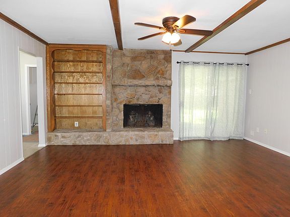 2nd image of 1425 Douglas Dr