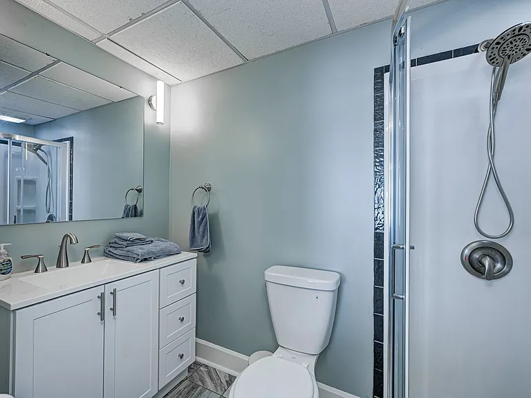 230 E 9th St #401 — Photo 16