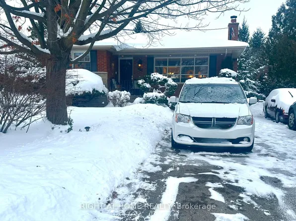 551 Brentwood Ave, Oshawa, ON L1G 2S9