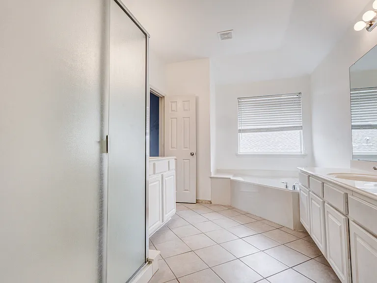 6107 Lakecrest Dr — Photo 27