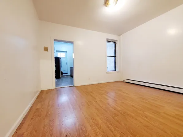 1406 Putnam Avenue image 1 of 1