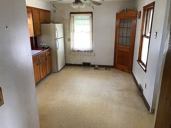 3rd image of 437 N Dunlap Ave