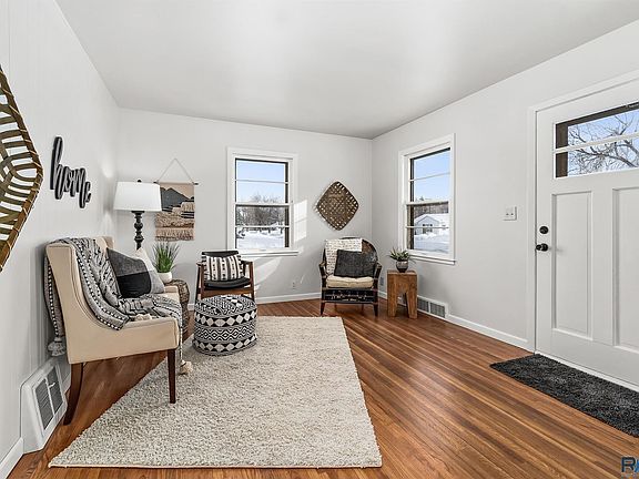 5th image of 311 N Leaders Ave